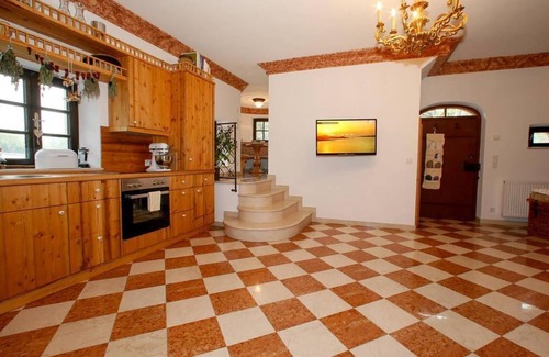 Neusiedl am See Apartment | Ferienwohnung mit Antikem Charme - Appartement 2, Dusche, WC, 2 Schlafräume