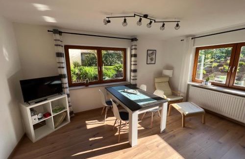 Wilhelmsdorf Apartment | Ferienwohnung mit Gartenblick