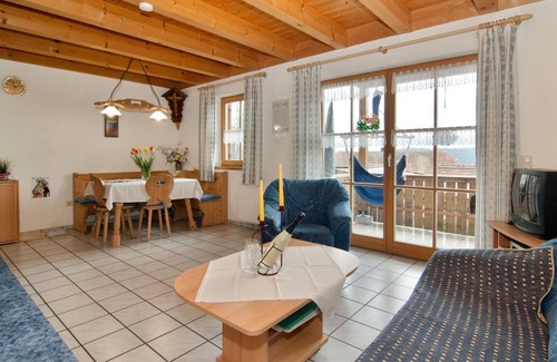 Zwieselberg Apartment | Ferienwohnung mit Terrasse und Reitplatz