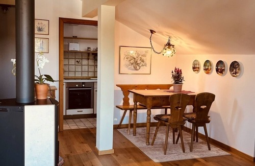 Bad Endorf Apartment | Ferienwohnung, Nr. 2, 48 qm Dachgeschoss, 1 Separates Schlafzimmer