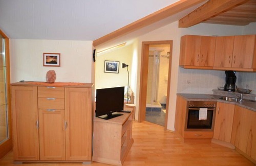 Bischofswiesen Apartment | Ferienwohnung Nr. 3 für 1-2 Personen, ca 30 m², Wohnschlafraum mit Kochnische, Balkon
