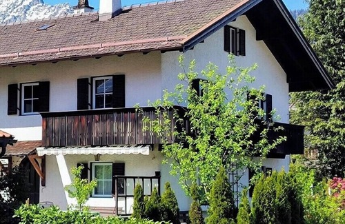 Gmain Apartment | Ferienwohnung Straußstraße, 75 qm mit 2 Schlafzimmern in Ruhiger Lage