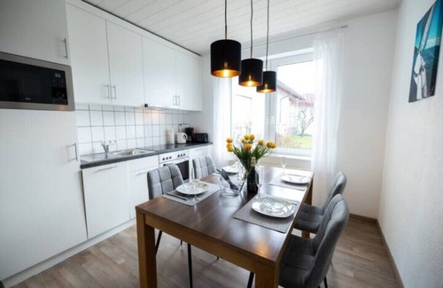 Fischbach Apartment | Ferienwohnung Veilchen im Gemütlichen Gästehaus Benedikt