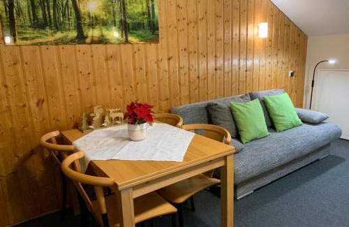 Rappele Apartment | Ferienwohnung Waldbaden im Haus Falkenberg