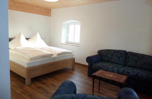 Riedenburg Apartment | Ferienwohnung zum Dorfwirt