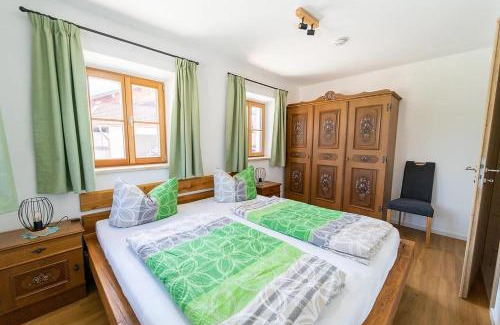 Ruhpolding Apartment | Ferienwohnungen Heillinger Gütl inkl. Chiemgaukarte