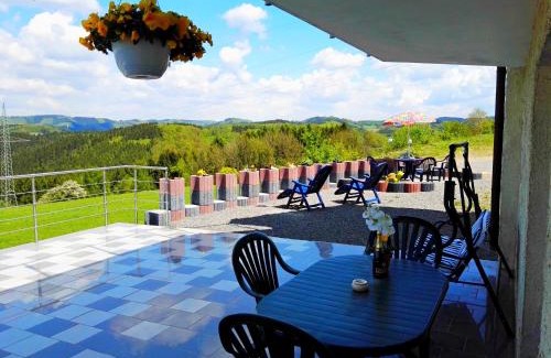 Bergneustadt Apartment | Ferienwohnungen nähe Badesee mit Bergblick