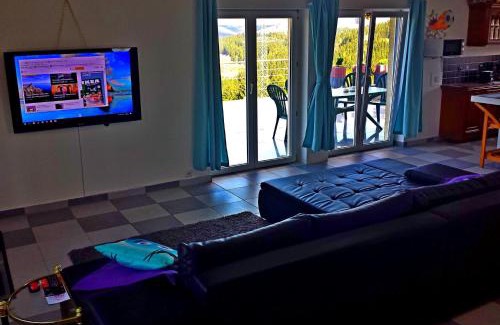 Bergneustadt Apartment | Ferienwohnungen nähe Badesee mit Bergblick