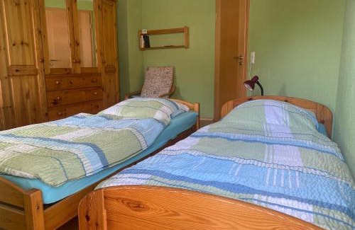 Wilhelmsdorf House | Ferienzimmer Oelhaf Zimmer in Grün Self Check-In mit Key-Tresore