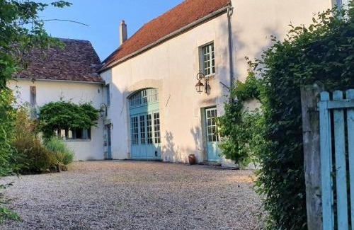 Saint-Amand-en-Puisaye Bed & Breakfast | Ferme équestre & Chambres d'hôtes Gateau Stables proche Guédelon