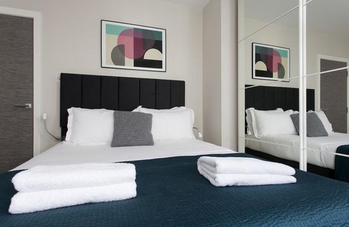 Balham Apartment | Fernlea Garden 8