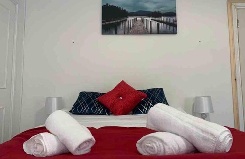 Balham Apartment | Fernlea Sapphire Suite