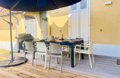 Cap-Ferret Ski Chalet | Ferret Lighthouse- Beach 300- House for 10