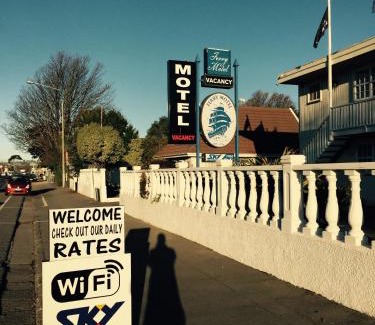 Christchurch Hotel | Ferry Motel