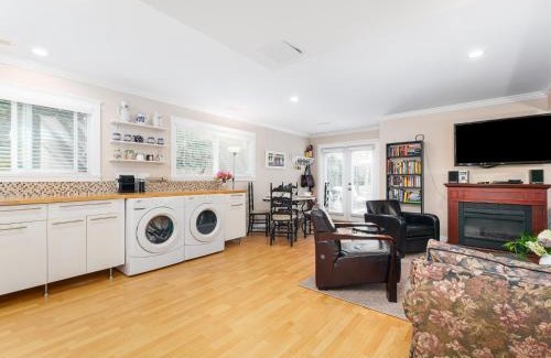 Horseshoe Bay Apartment | Ferry Walk House