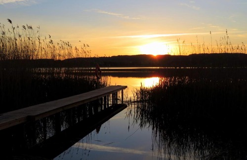 Neuensien Apartment | Fewo 7 im Fischerhaus Wintergarten und Terrasse mit Strandkorb