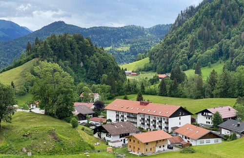 Rappele Apartment | FeWO Allgäu Chalet - cosy hut atmosphere and swimming pool and sauna in the house