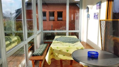 Neuensien Apartment | Fewo Granitzblick 4 mit Terrasse und Wintergarten