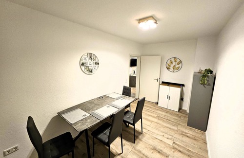 Remscheid Apartment | Fewo Pohl 2OG 65m², Balkon, 2 Schlafzimmer Max. 8P 4 Doppelbetten, Zentral