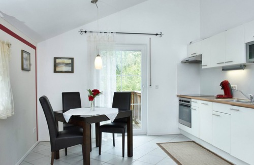 Bad Endorf Apartment | FeWo Simssee, 53 qm Obergeschoss, 1 separates Schlafzimmer