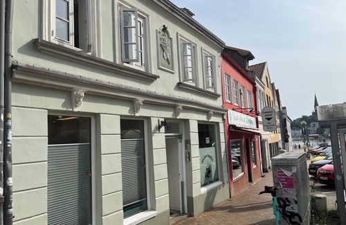 Flensburg Apartment | fewo1846 - Hafen-Butze/centrally located 2 room old building apartment on the