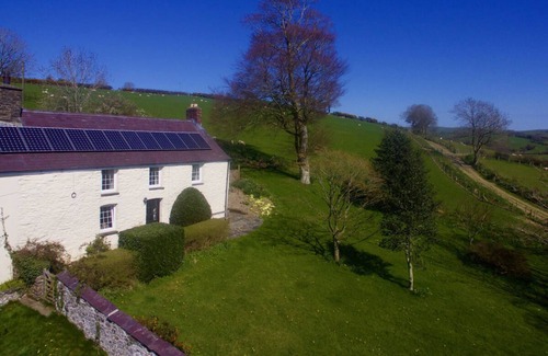 Llanilar House | Ffermdy'r Groes