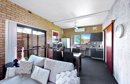 Port Macquarie House | Fi s Beach House directly opposite beach and park 3 mins to dog beach!