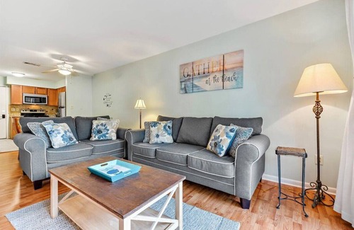 Folly Field Condo | Fiddler's Cove 10G | Private Balcony, Resort Pool!