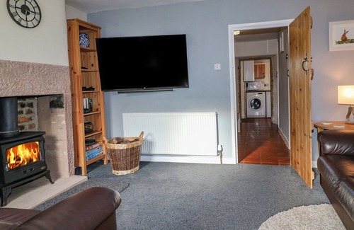 Crich Cottage | FIELDSIDE, family friendly, character holiday cottage in Fritchley