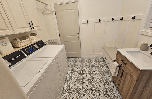 Lapoint House | Fieldview - Charming 3-bedroom house, peaceful cul-de-sac, stunning field views