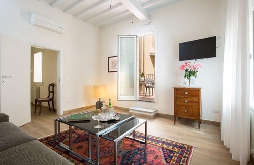 Sant' Ambrogio Apartment | Fiesolana Balcony
