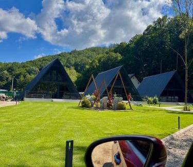 Auseu Ski Chalet | Filframes