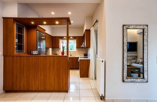 Filiatra House | Filiatra Downtown Cozy Retreat - Homely Vibes