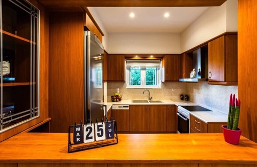 Filiatra House | Filiatra Downtown Cozy Retreat - Homely Vibes