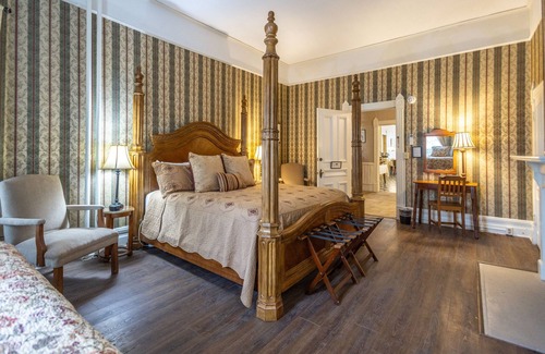 Hendersonville Bed & Breakfast | Find genuine southern hospitality in Hendersonville at the 1898 Waverly Inn.