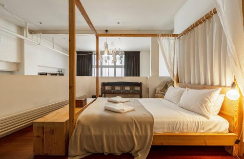 Collingwood Apartment | Find Luxury in an Old-Charm Converted Warehouse