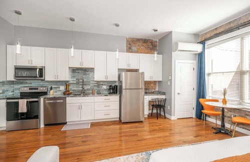 Over-the-Rhine Apartment | Findlay Market Suite 3 – For 2!
