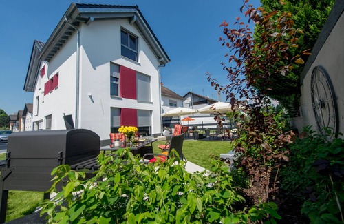 Bensheim Apartment | Fine & cozy design apartment (1-2p) with private terrace + parking space!