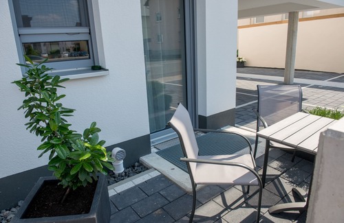 Bensheim Apartment | Fine & cozy design apartment (1-2p) with private terrace + parking space!