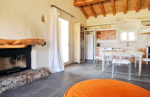 Monte Petrosu House | Finely renovated Stazzu with infinity pool, 5 min from the beach.