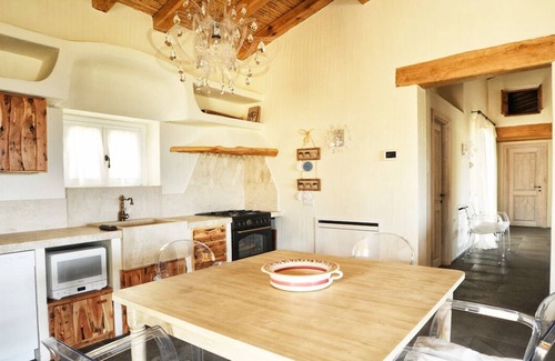 Monte Petrosu House | Finely renovated Stazzu with infinity pool, 5 min from the beach.