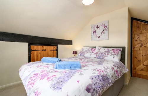 Rhydwyn House | Finest Retreats - Abersant Cottage - Sleeps 5 with Hot Tub