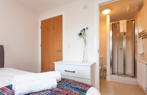 Crawley Apartment | Finlay Apartment Crawley/Gatwick Airport
