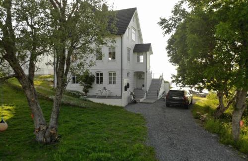 Finnoy House | Finnøya with 180* Atlantic veiw