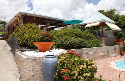 Grande-Terre House | FIOFIO Charming house with Jacuzzi