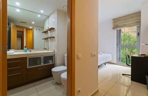 El Port Other | FIRA Gran Vía 2 - Private Rooms in a Shared Apartment - Habitaciones Privadas en Apartamento Compartido