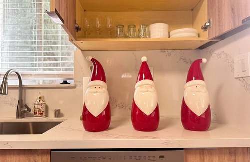 Mid Central House | [Fire/Flood Support] 3-bedroom Modern Luxury House in Central Pasadena