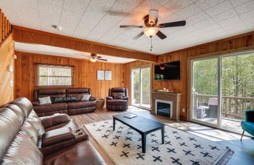 Unaka House | Fire Pit and Community Perks Murphy Family Cabin!