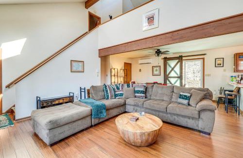 Bushkill House | Fire Pit and Gas Grill Charming Poconos Abode!