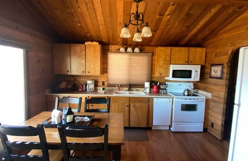 Meadow View Heights Cabin | Fire pit! Cedar Haven Cabin - Between Bryce and Zion